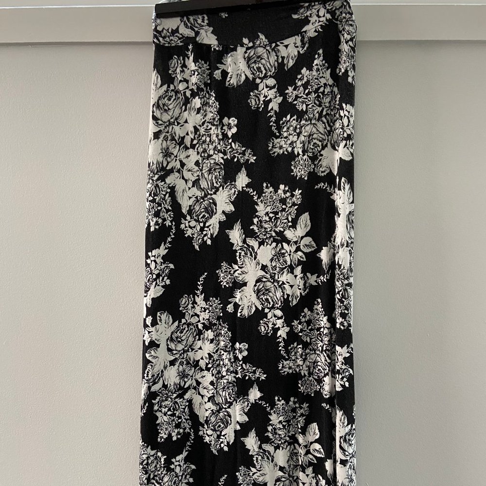 Charlotte Russe black and white floral maxi skirt